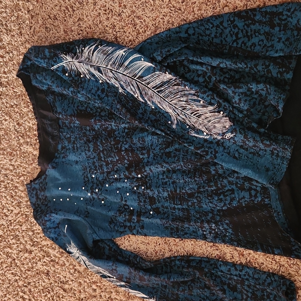 Lady's shirt